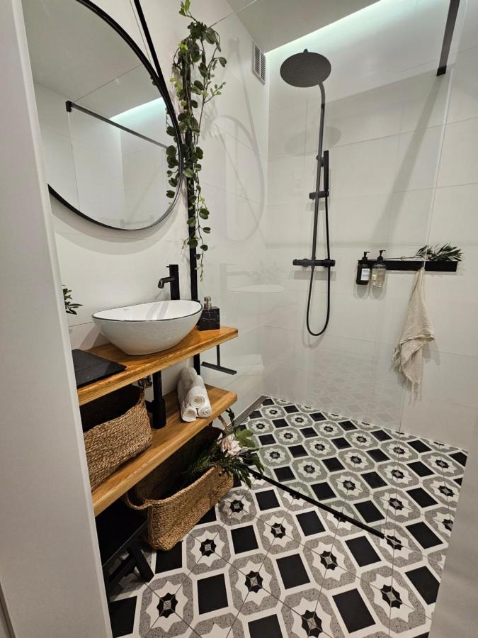 Design Apt In Old Town-Free Parking-Balcony Pressburg Exterior foto